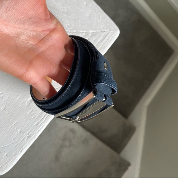 Men's Navy Leather Belt - Picture 2 of 3